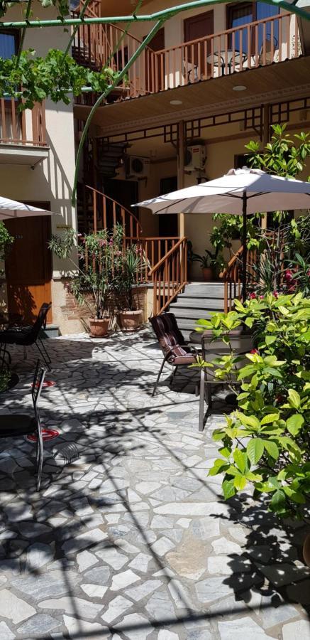 Danisimo Hotel Tbilisi Exterior foto