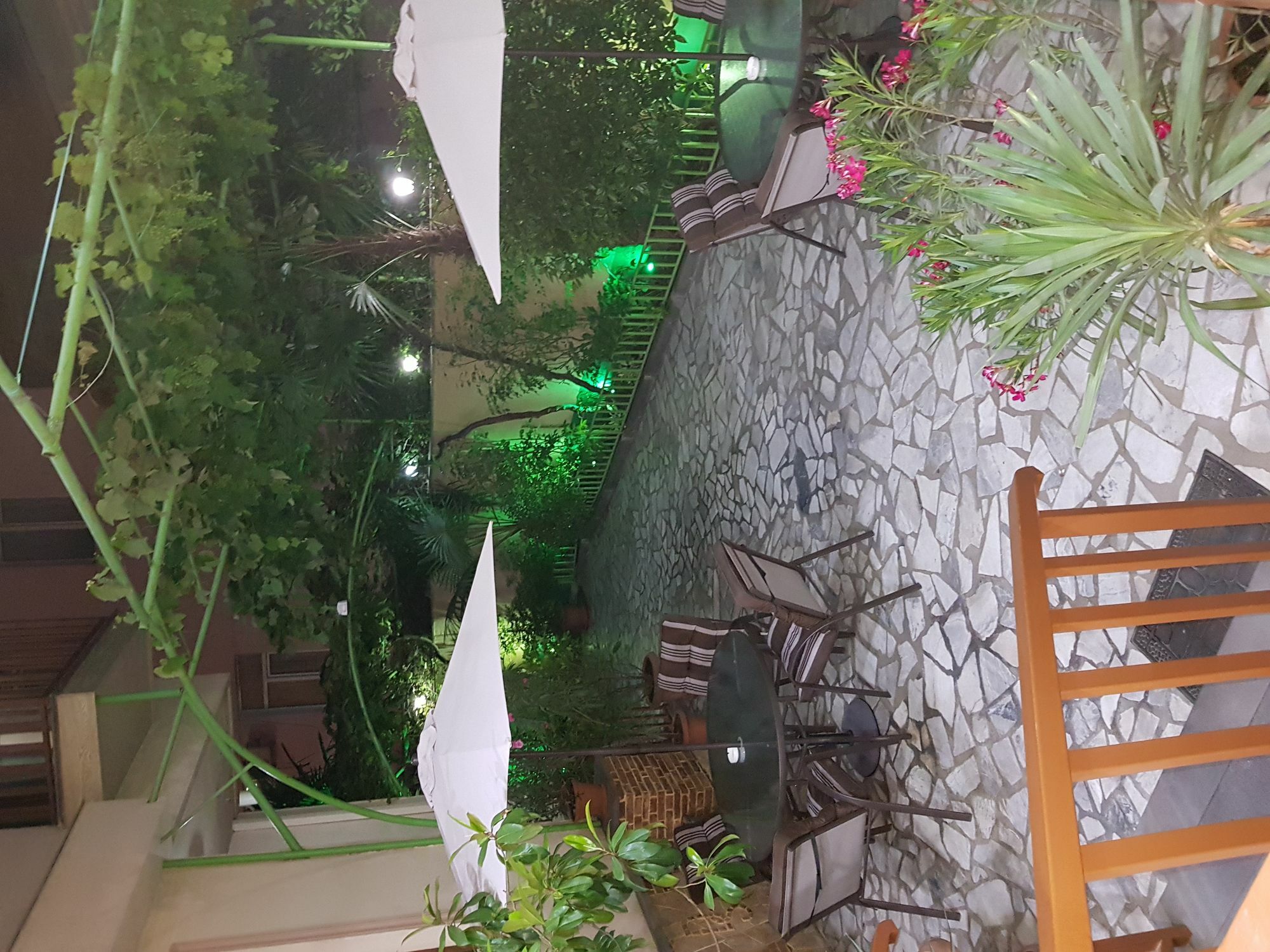 Danisimo Hotel Tbilisi Exterior foto
