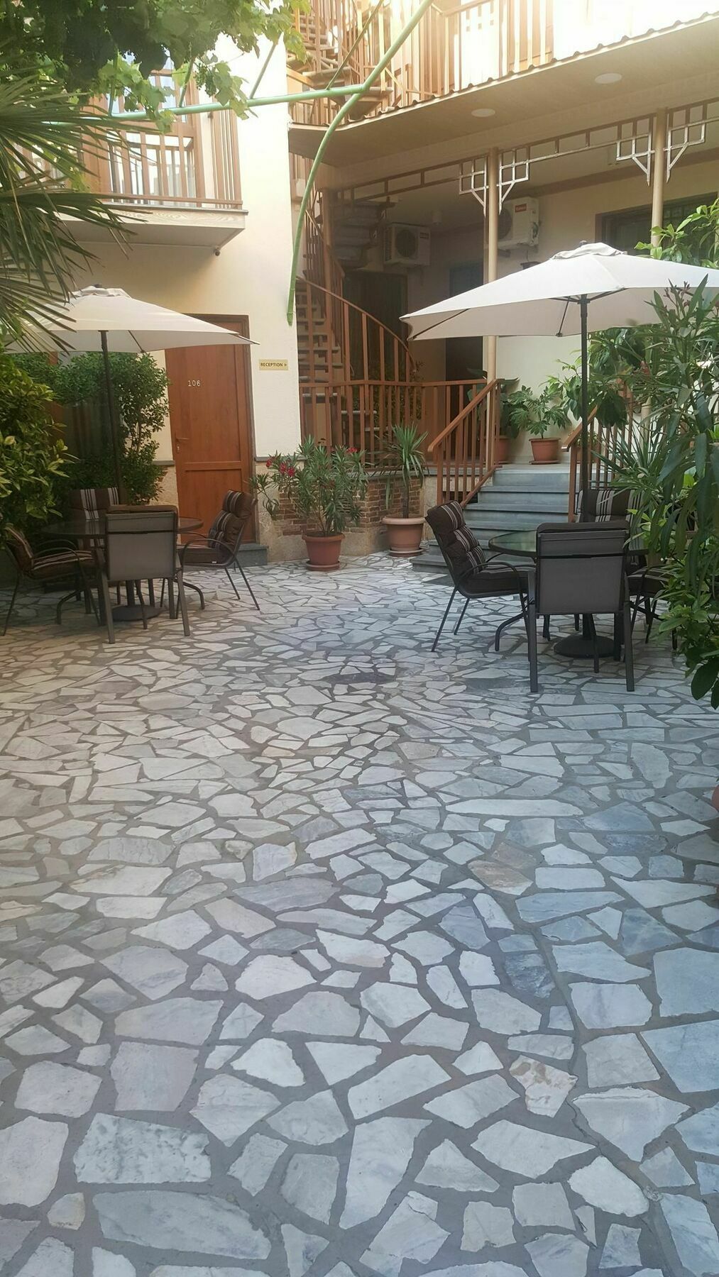 Danisimo Hotel Tbilisi Exterior foto